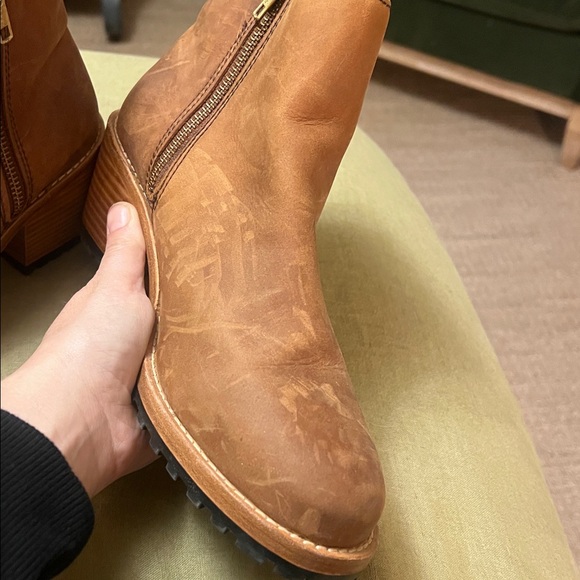 Portland Leather Brown Ankle Boots with Sleek Design - Picture 6 of 6